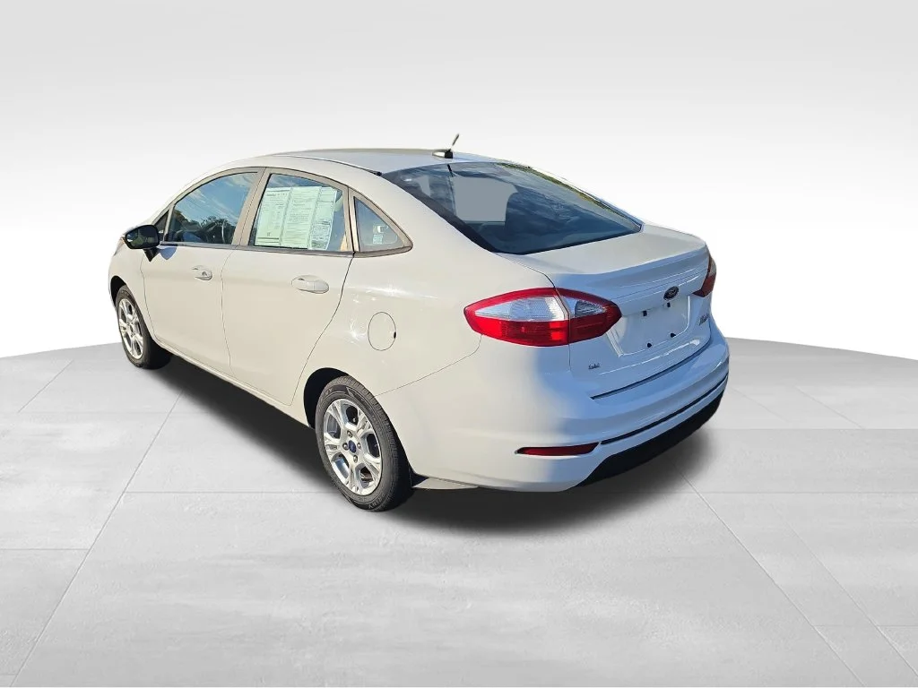 Used 2016 White Ford SE image 4