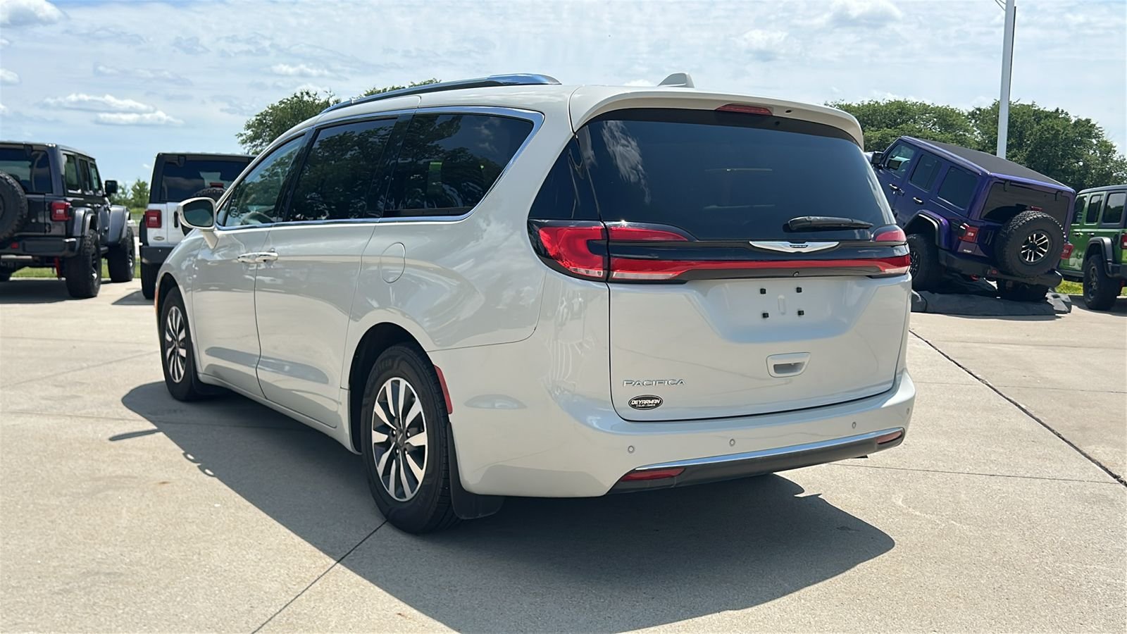 Used 2021 White Chrysler Touring L image 6