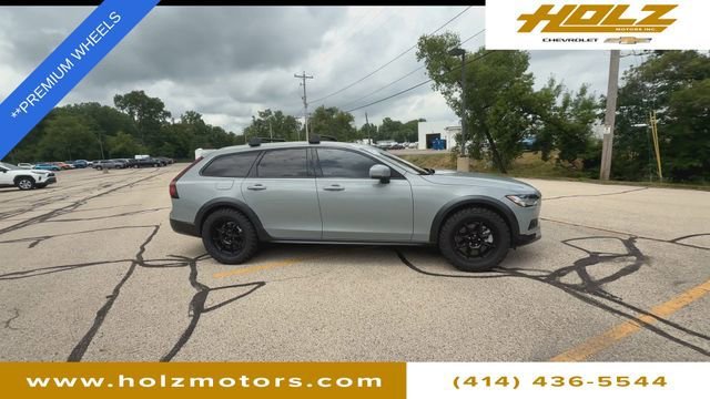 Used 2025 Gray Volvo Plus, B6 AWD Gas (mild hybrid) image 10