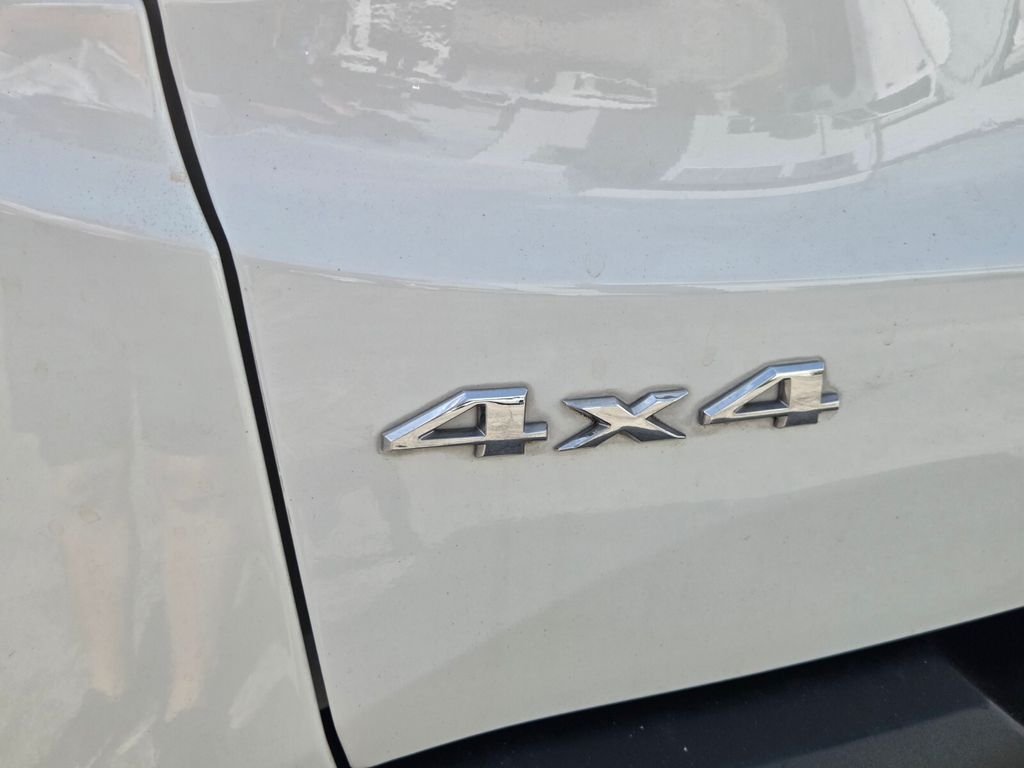 Certified Used 2022 White Jeep Latitude image 12
