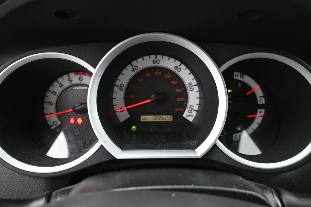 Used 2015 Silver Toyota Base image 14