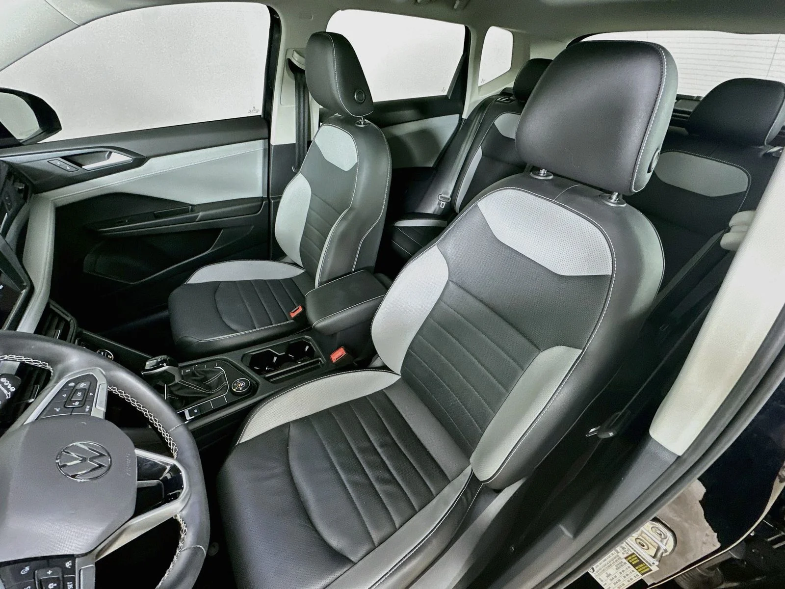 Used 2022 Black Volkswagen  image 35