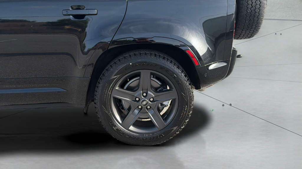 Used 2024 Black Land Rover X-Dynamic SE image 16