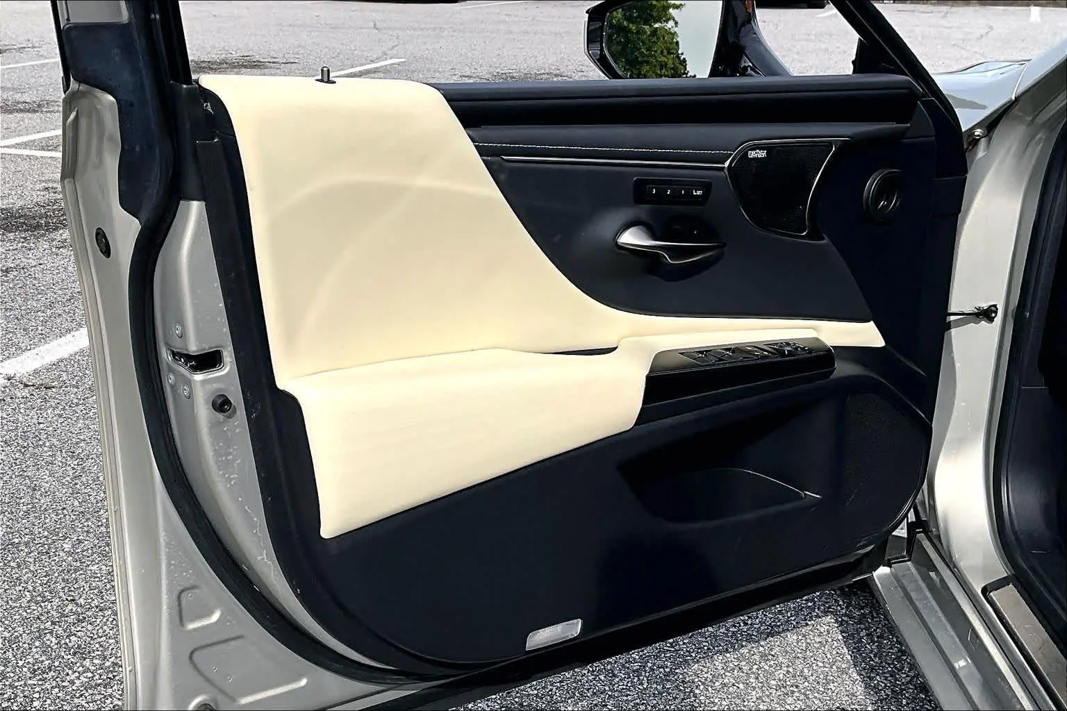 Used 2022 Moonbeam Beige Metallic Lexus Ultra Luxury image 22