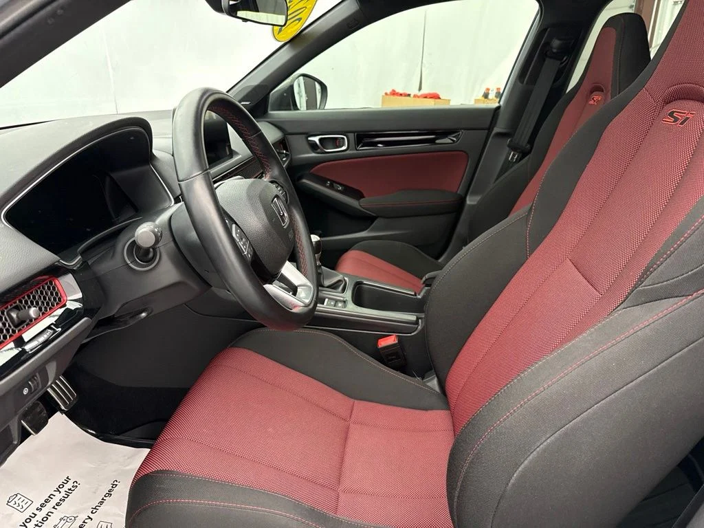 Used 2023  Honda Si image 17