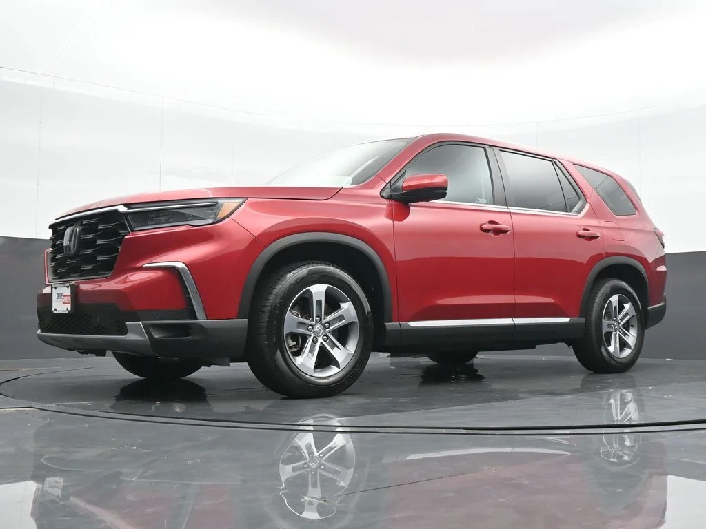 Used 2023 Red Honda EX-L image 17