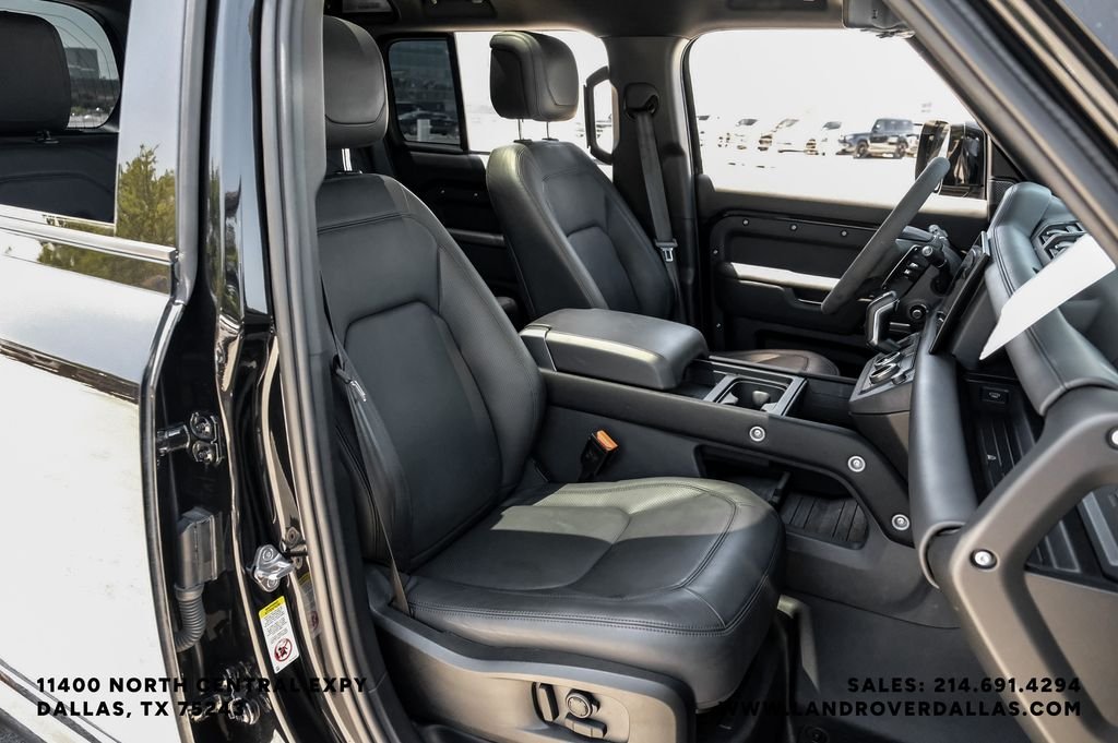 Used 2024 Black Land Rover V8 image 36