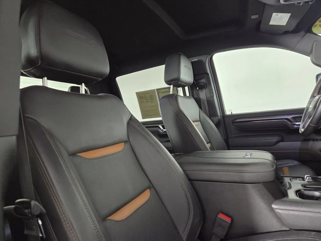 Used 2025 Summit White GMC AT4 image 33