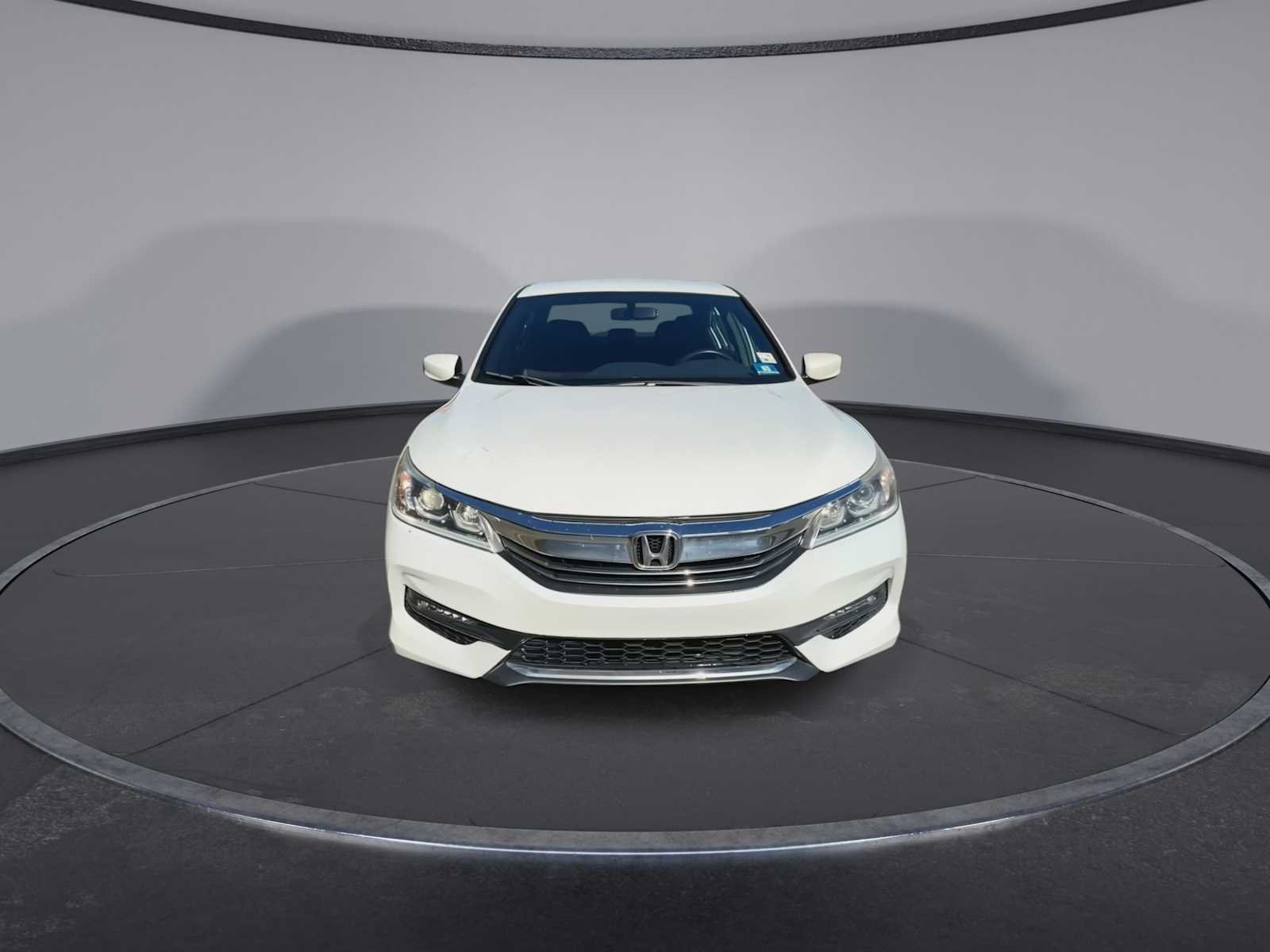 Used 2016 White Orchid Pearl Honda Sport image 3
