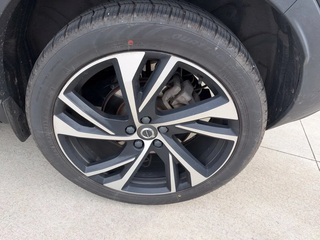 Used 2021 Black Volvo R-Design image 7