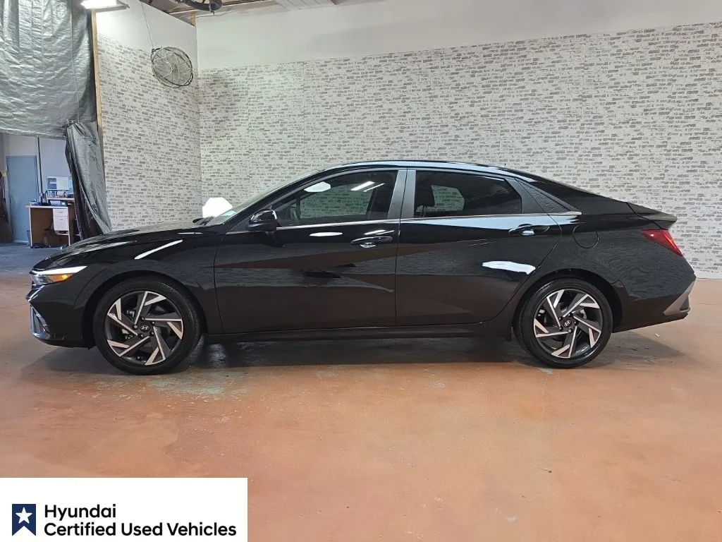 Certified Used 2025 Abyss Black Hyundai SEL Convenience image 4