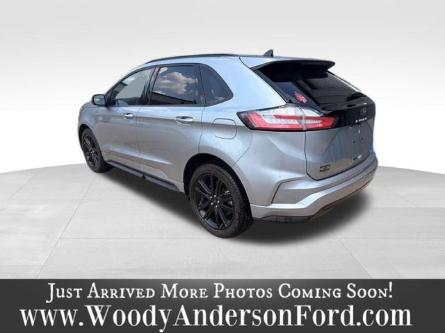 Used 2024 Iconic Silver Metallic Ford ST Line image 5