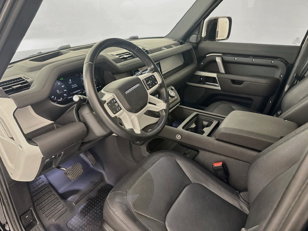 Used 2024 Black Land Rover X-Dynamic SE image 8