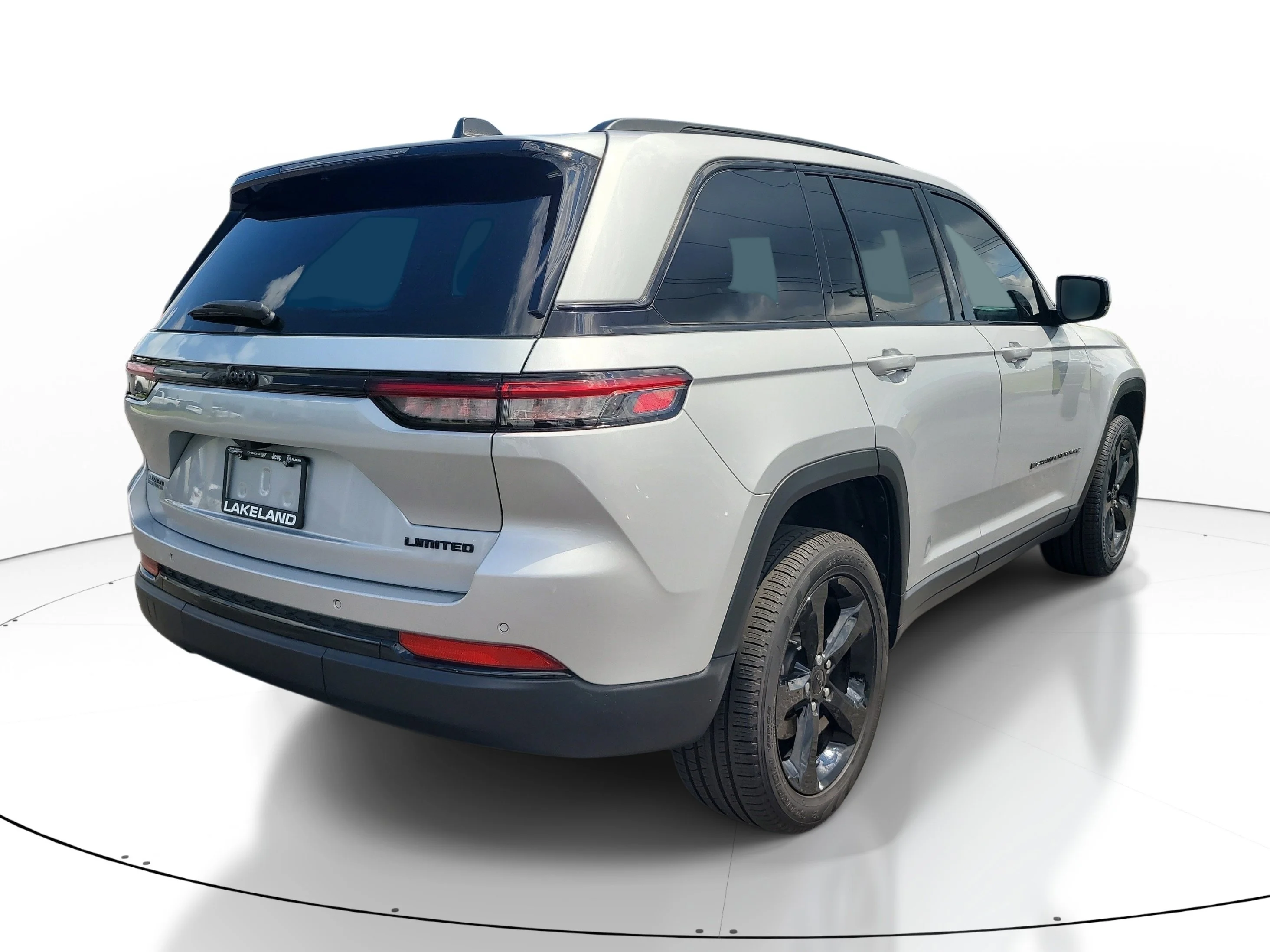 Used 2024 Silver Zynith Jeep Limited image 4