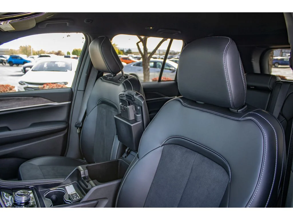 New 2026 Baltic Gray Metallic Clearcoat Jeep Laredo Altitude image 30