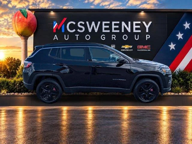 Used 2022  Jeep Latitude image 6