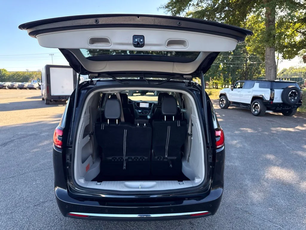 Used 2023 Black Chrysler Touring L image 33