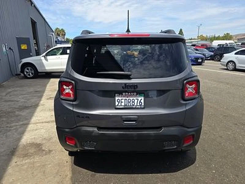 Used 2022 Gray Jeep Altitude image 5