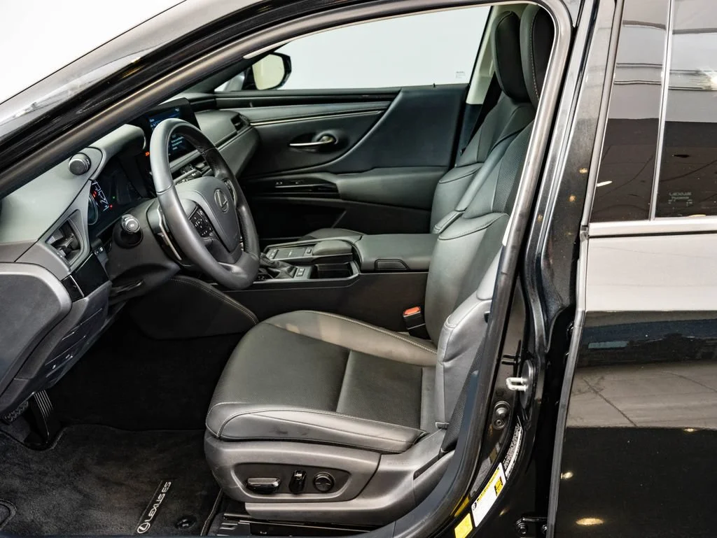 Used 2022 Graphite Black Lexus 300h image 20
