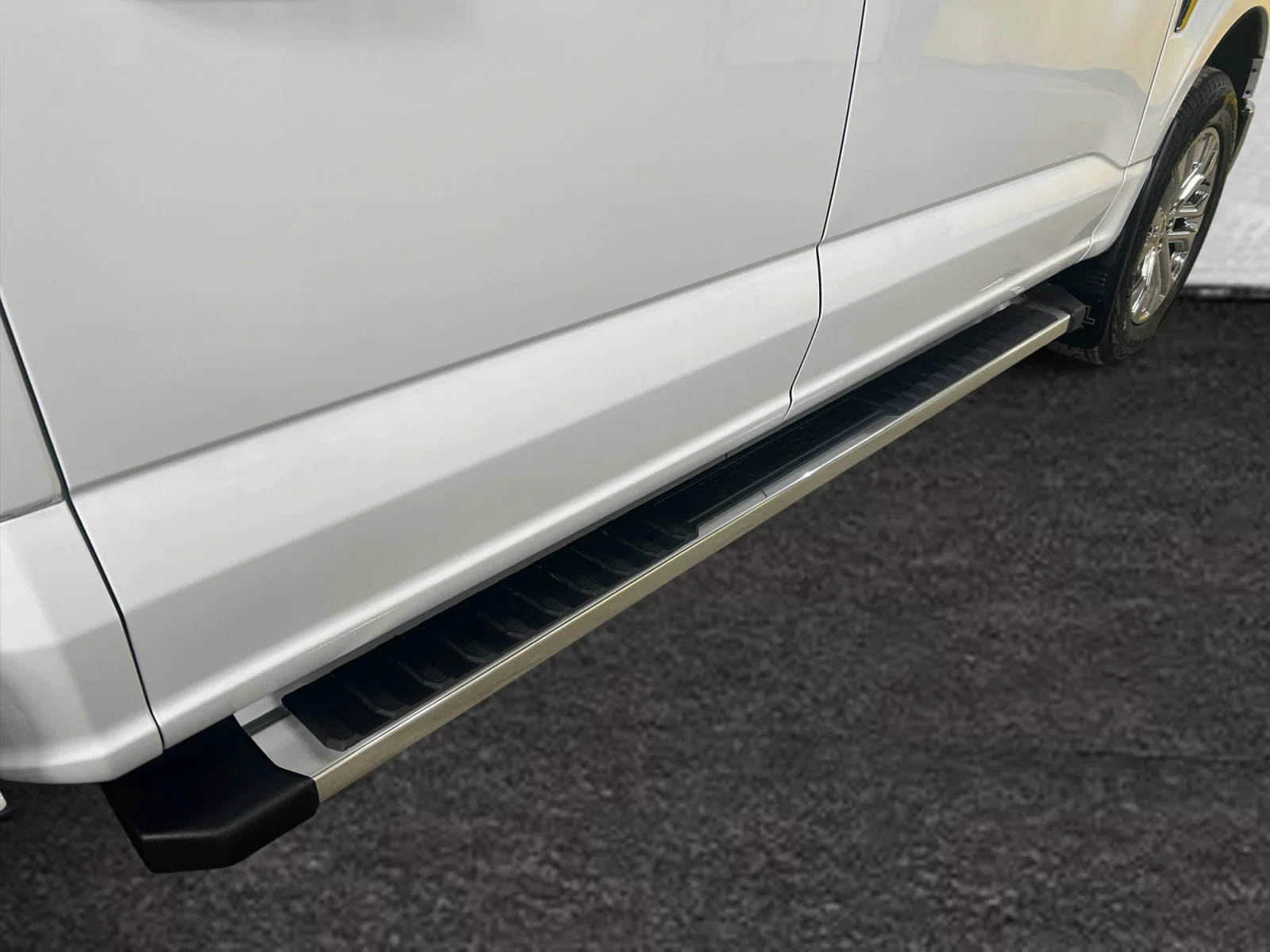New 2026 Oxford White Ford XLT image 10