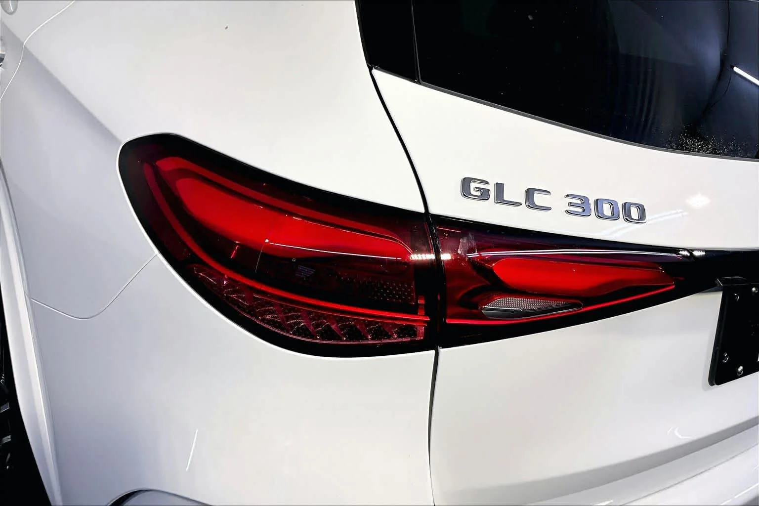 New 2026 Polar White Mercedes-Benz GLC 300 image 5