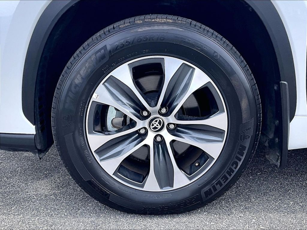 Used 2026 Beige Toyota XLE image 7