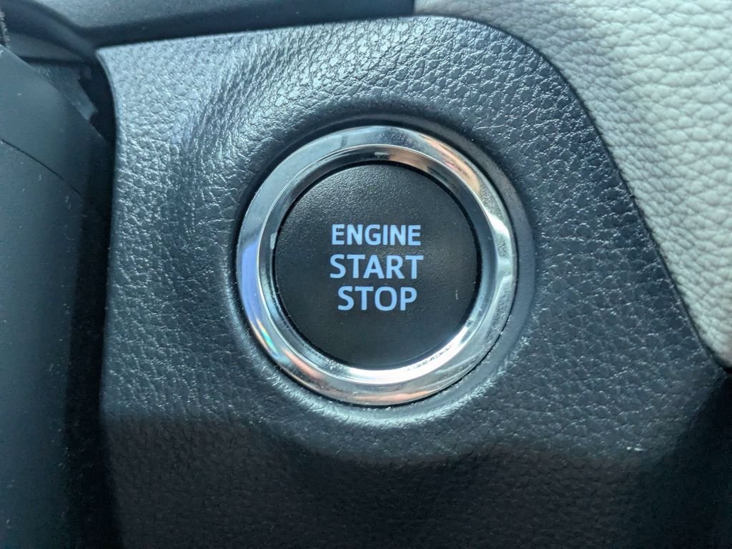 Used 2020 White Toyota XLE image 31