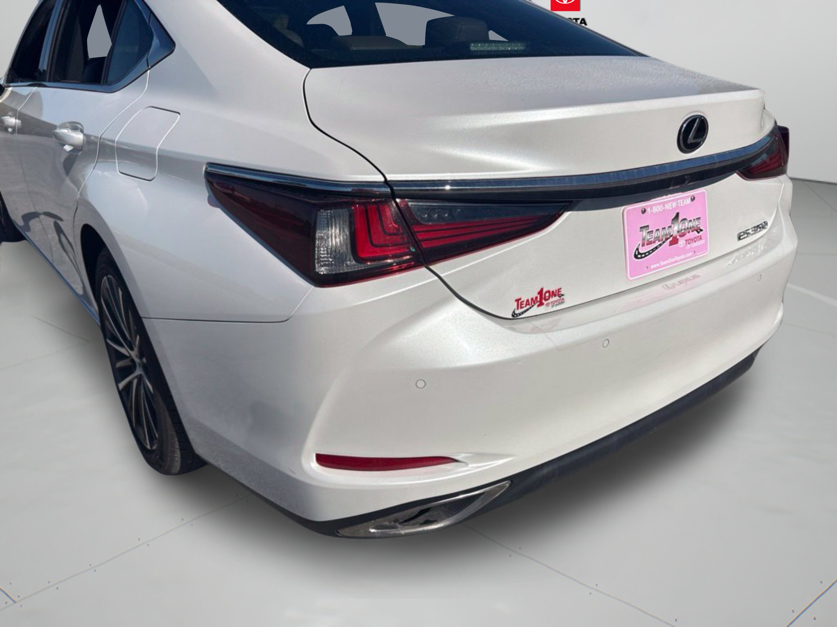 Used 2022 White Pearl Lexus ES 350 image 24