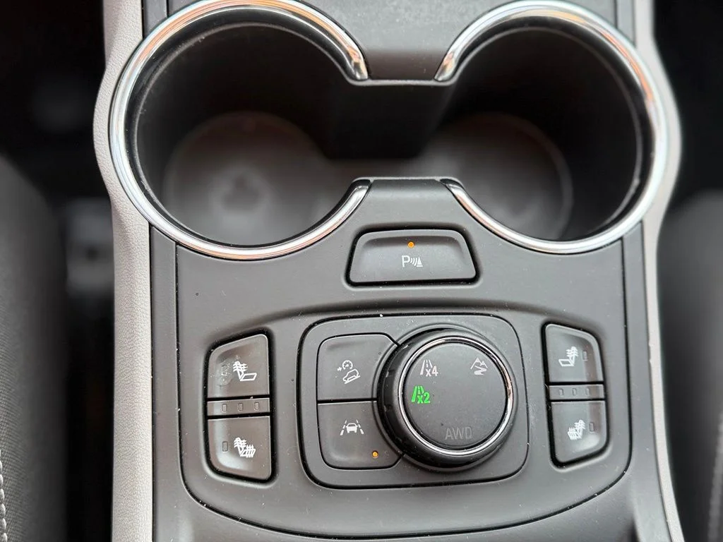Used 2023 Silver GMC SLT image 36