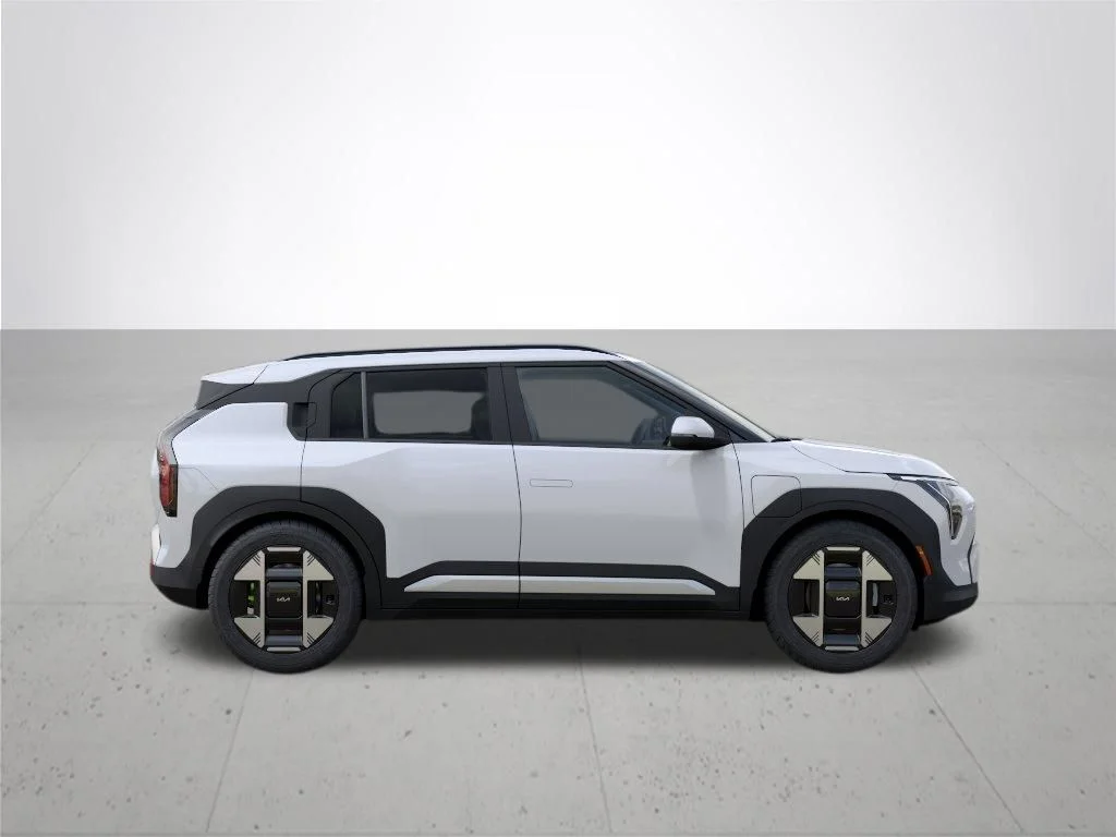 New 2027 White Kia Wind image 7