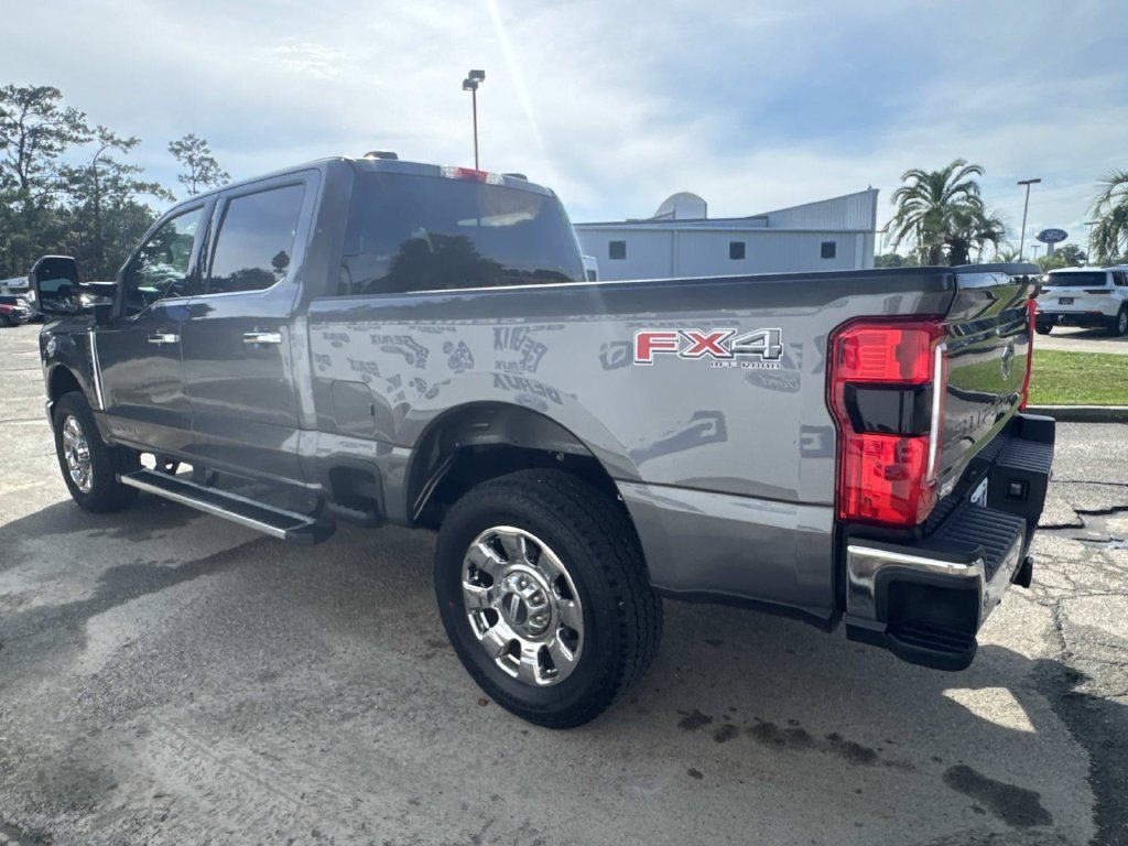 Used 2025 Gray Ford Lariat image 13
