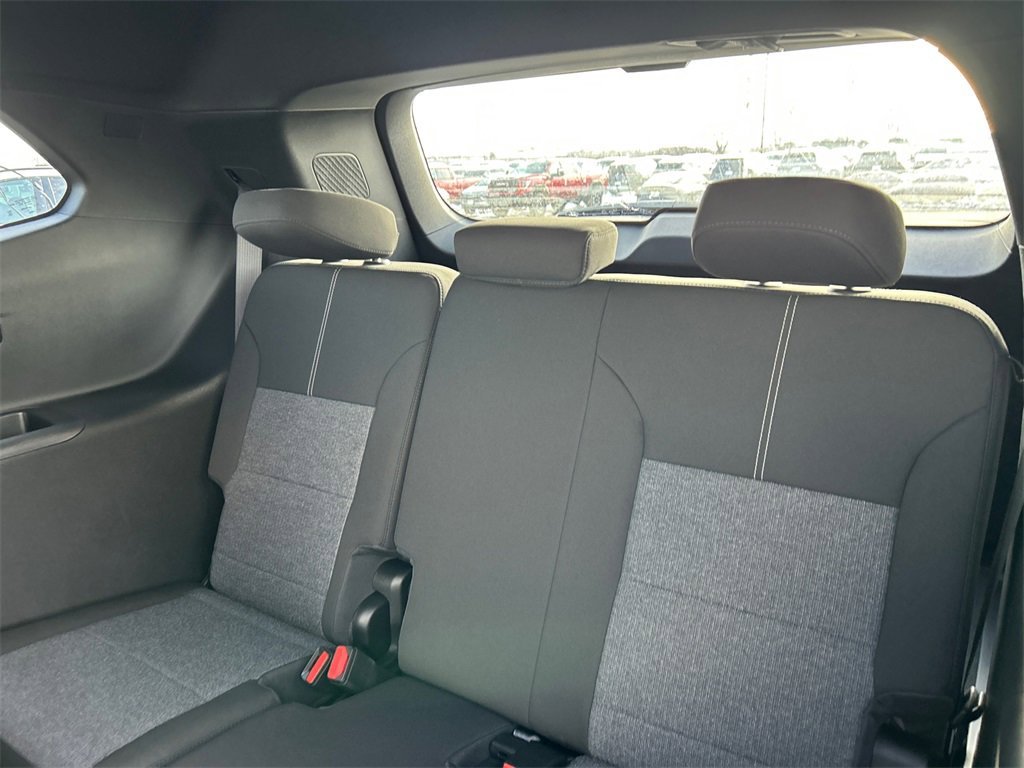 2026 GMC ACADIA - Image 32