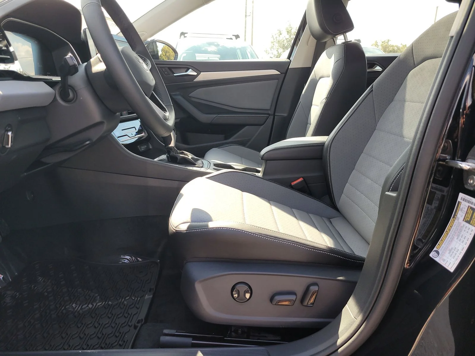 New 2026 Deep Black Pearl Volkswagen 1.5T SE image 17