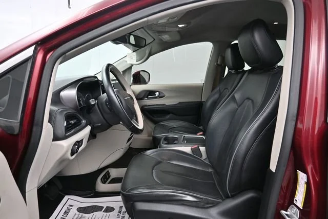 Used 2018 Velvet Red Pearlcoat Chrysler Limited image 9