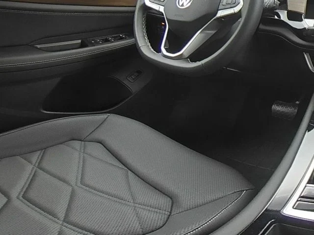 New 2026 Black Volkswagen 2.0T SE w/Technology image 36