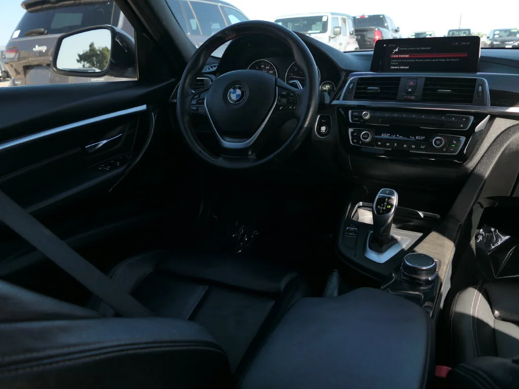 Used 2018 Alpine White BMW 330i image 27