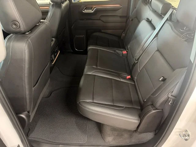 Used 2023 White GMC Denali image 18