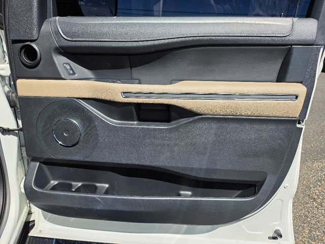 2022 Ford Expedition XLT | CarEdge | CarEdge