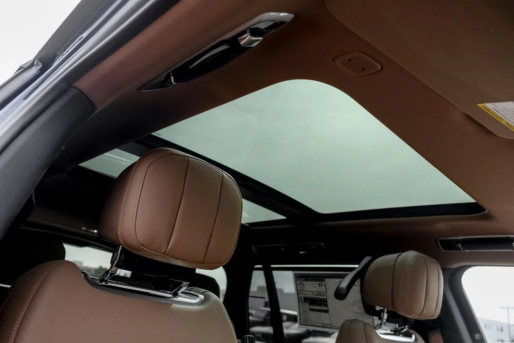 New 2026 Belgravia Green Land Rover SE image 24