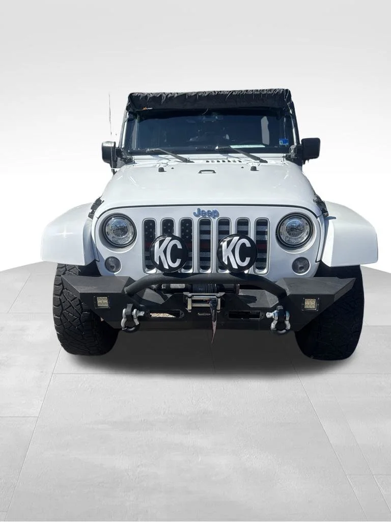 Used 2017 White Jeep Unlimited Sahara image 8