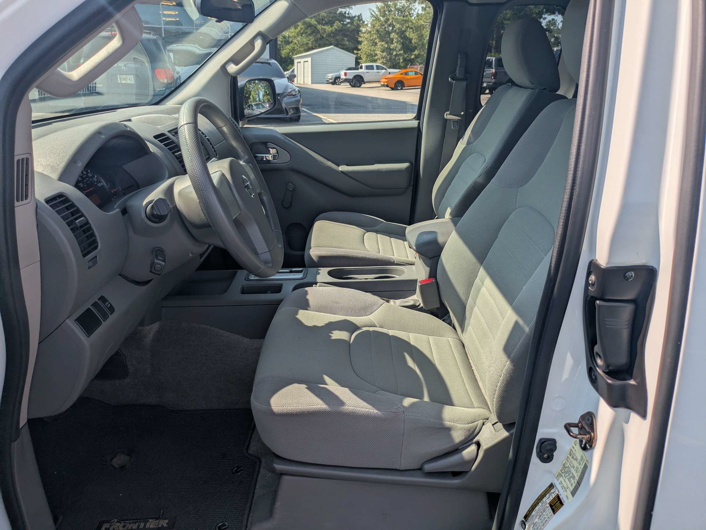 Used 2013 White Nissan S image 16