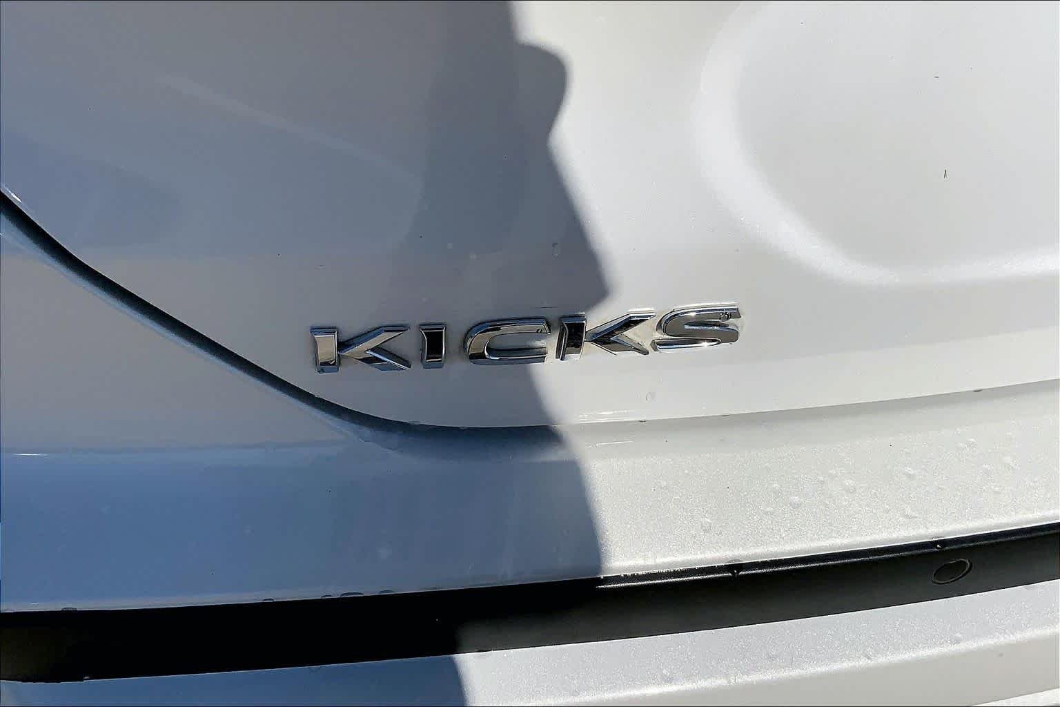 Used 2021 Aspen White/Super Black Nissan SV image 10