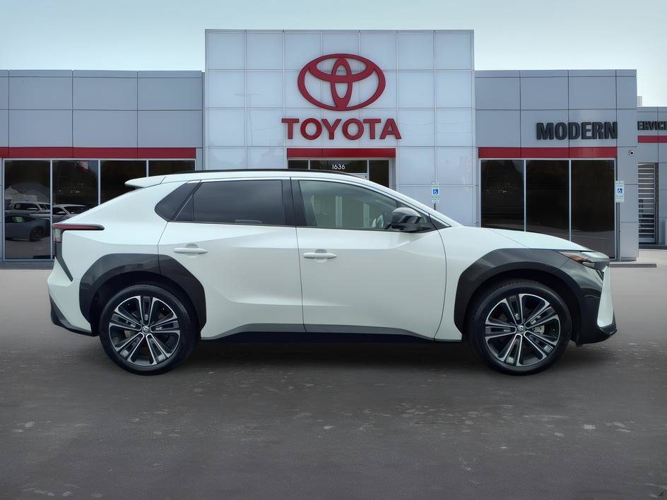 Certified Used 2023 Pearl Toyota Limited image 9