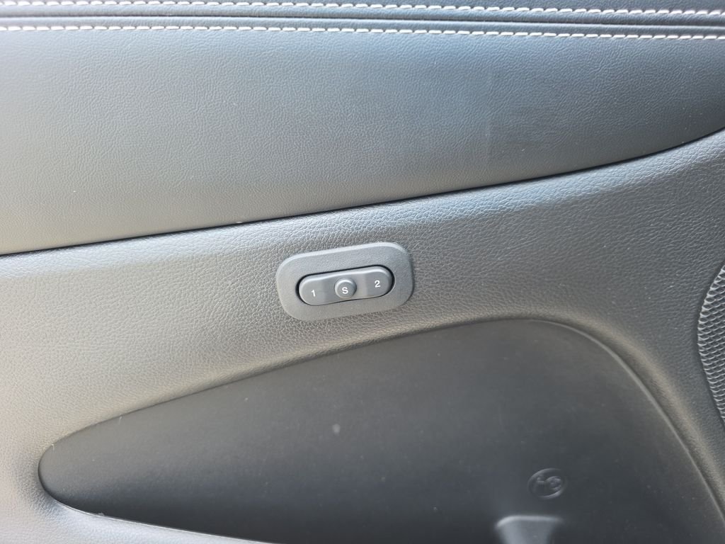 Used 2021 Granite Crystal Metallic Clearcoat Jeep Limited image 19