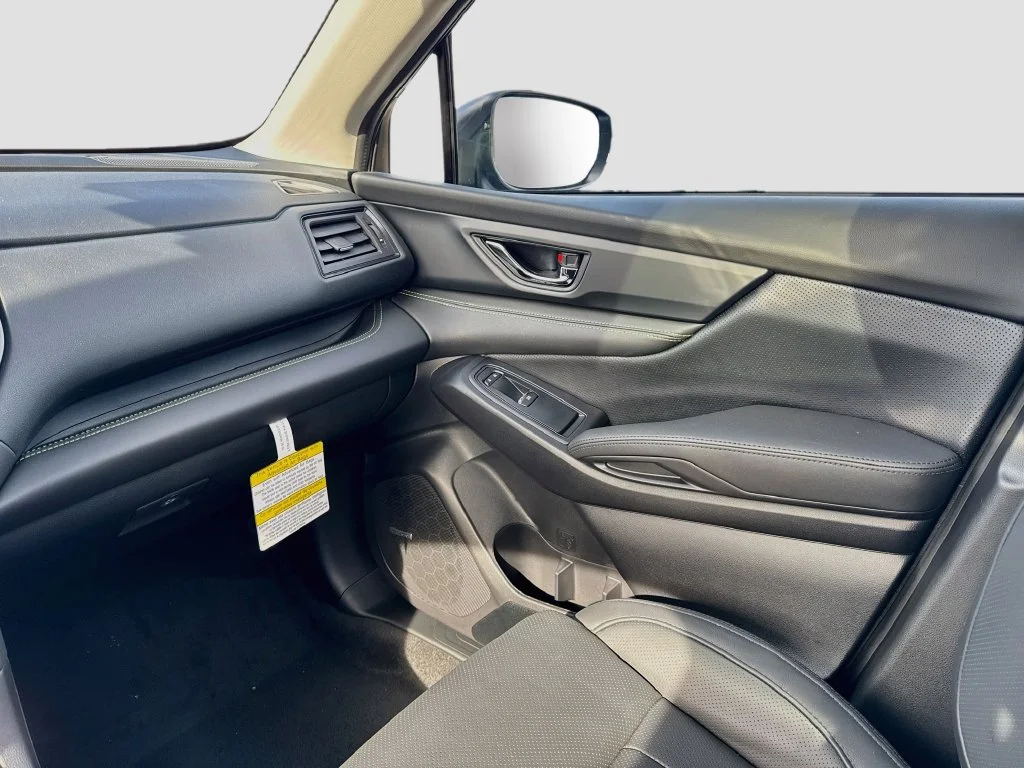 New 2027 Silver Subaru Onyx Edition Touring image 30