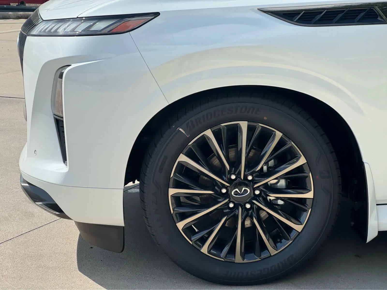 New 2026 2T RADIANT WHIT INFINITI Autograph 4WD image 6