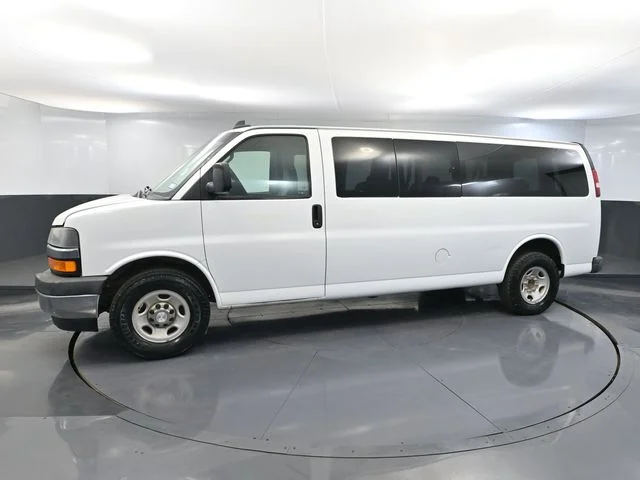 2017 Chevrolet Express Passenger LS - Photo 10