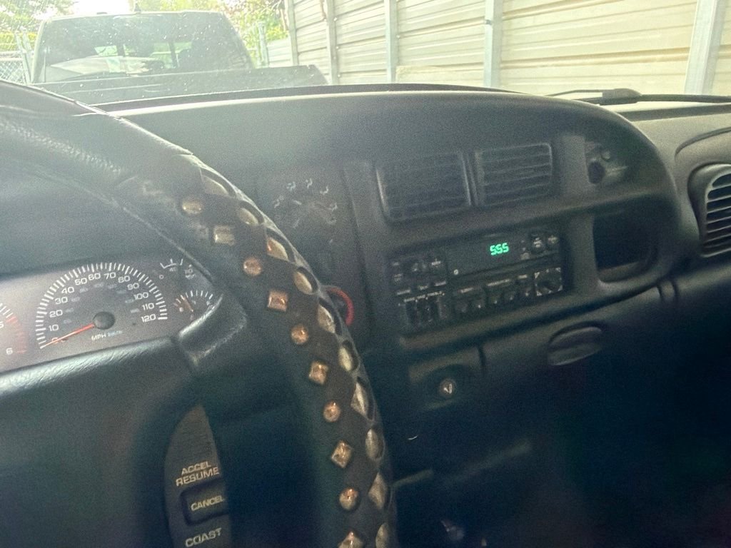 Used 2000 Solar Yellow Clearcoat Dodge SLT image 3