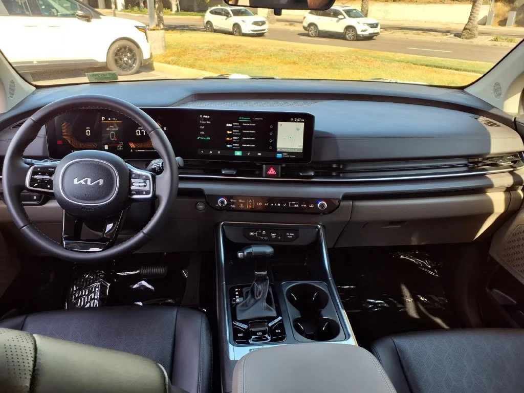 2025 Kia Carnival EX - Photo 14