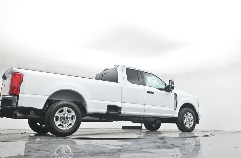 New 2026 Oxford White Ford XLT image 47